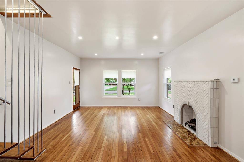 825 Thomasson Drive, Dallas, TX 75208