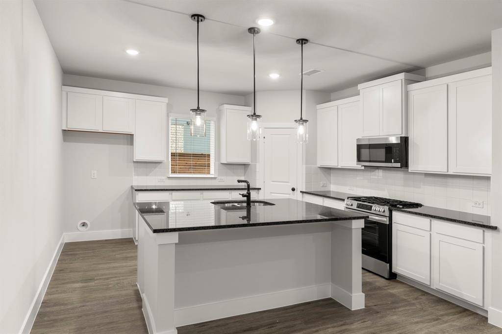 1921 Sapphire Run, Mesquite, TX 75181