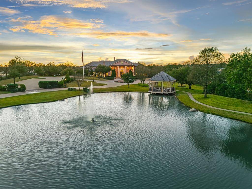 702 S White Chapel Boulevard, Southlake, TX 76092