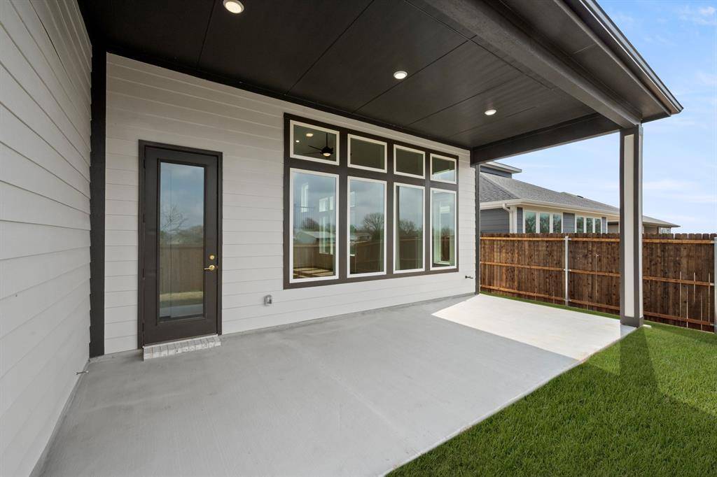 1729 Nesting Robin Lane, Denton, TX 76249