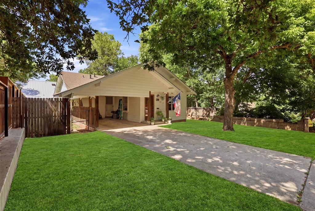 208 W Couts Street, Weatherford, TX 76086