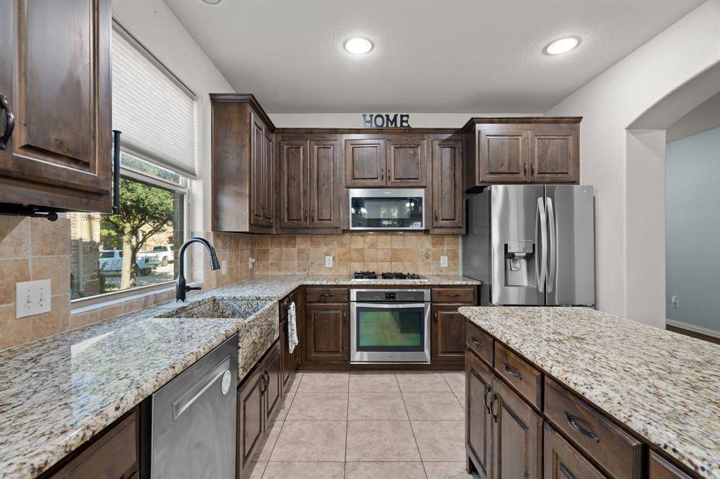 8221 Bayberry Avenue, Lantana, TX 76226