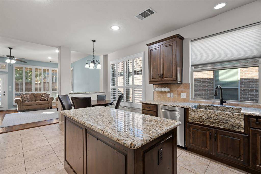 8221 Bayberry Avenue, Lantana, TX 76226