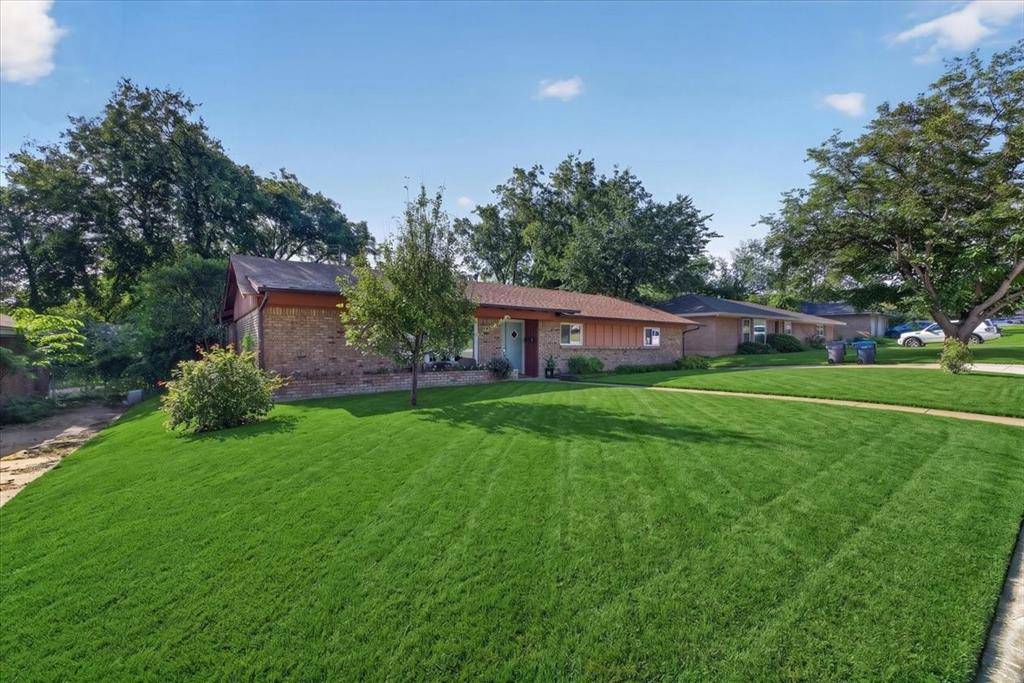 5609 Wedgworth Road, Fort Worth, TX 76133