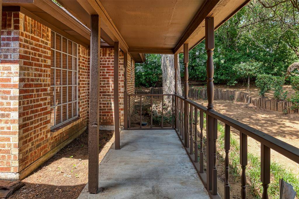 7432 Brentwood Stair Road, Fort Worth, TX 76112
