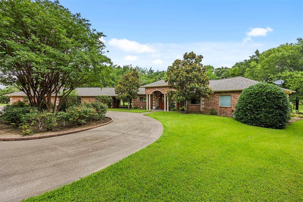 207 Tonkawa Trail, Corsicana, TX 75109