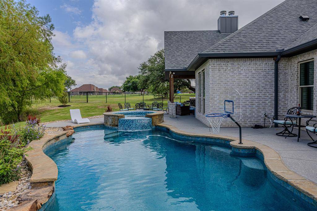 401 Spring Valley Road, Weatherford, TX 76087