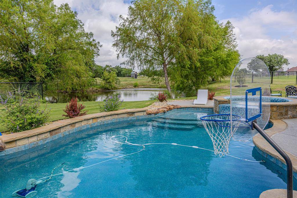 401 Spring Valley Road, Weatherford, TX 76087