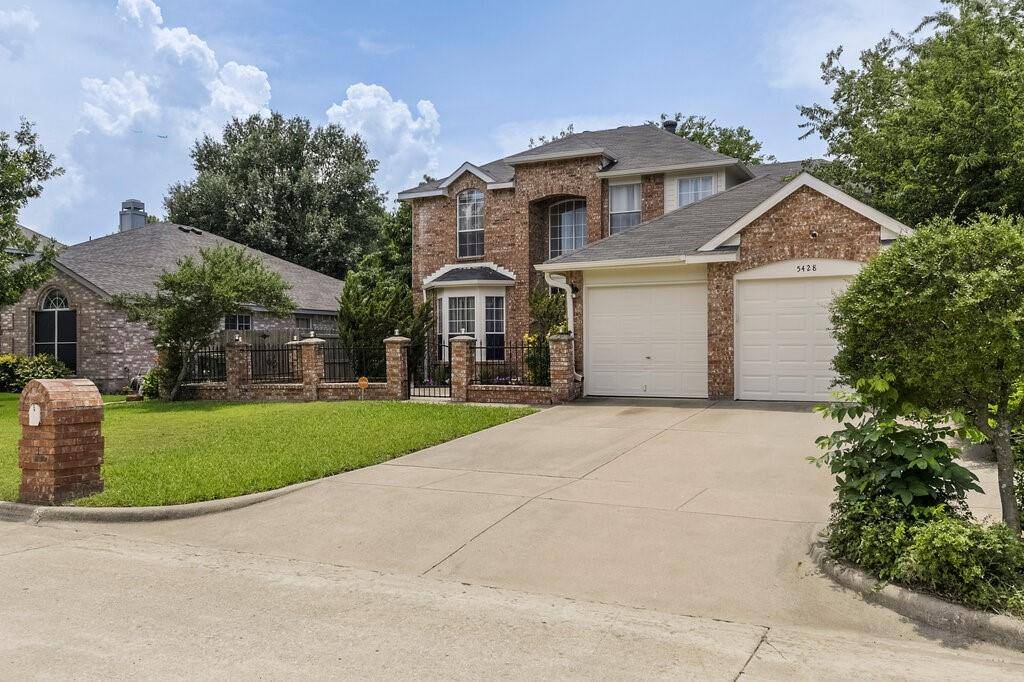 5428 Rolling Green Road, Arlington, TX 76017
