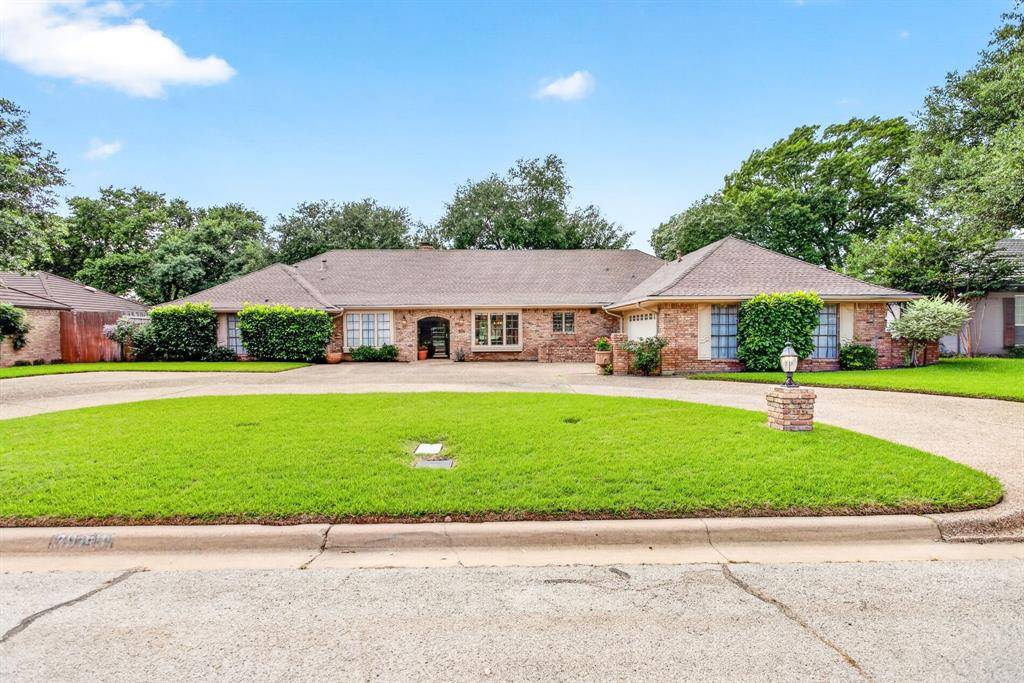 3929 Diamond Loch W, North Richland Hills, TX 76180