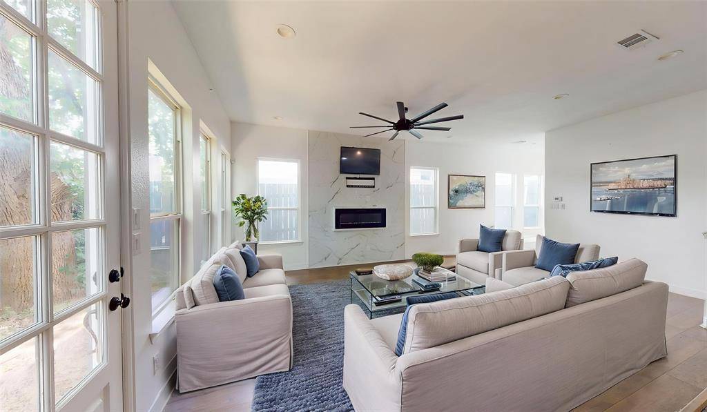 1301 Compton Street, Dallas, TX 75203