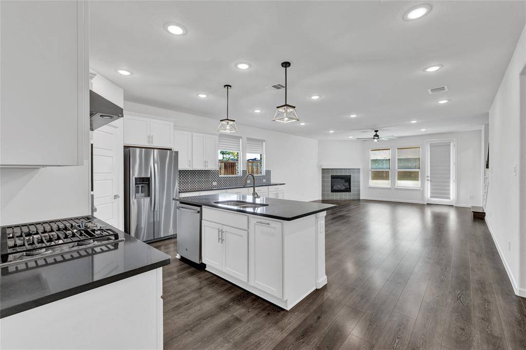 3904 Starlight Creek Drive, Celina, TX 75009