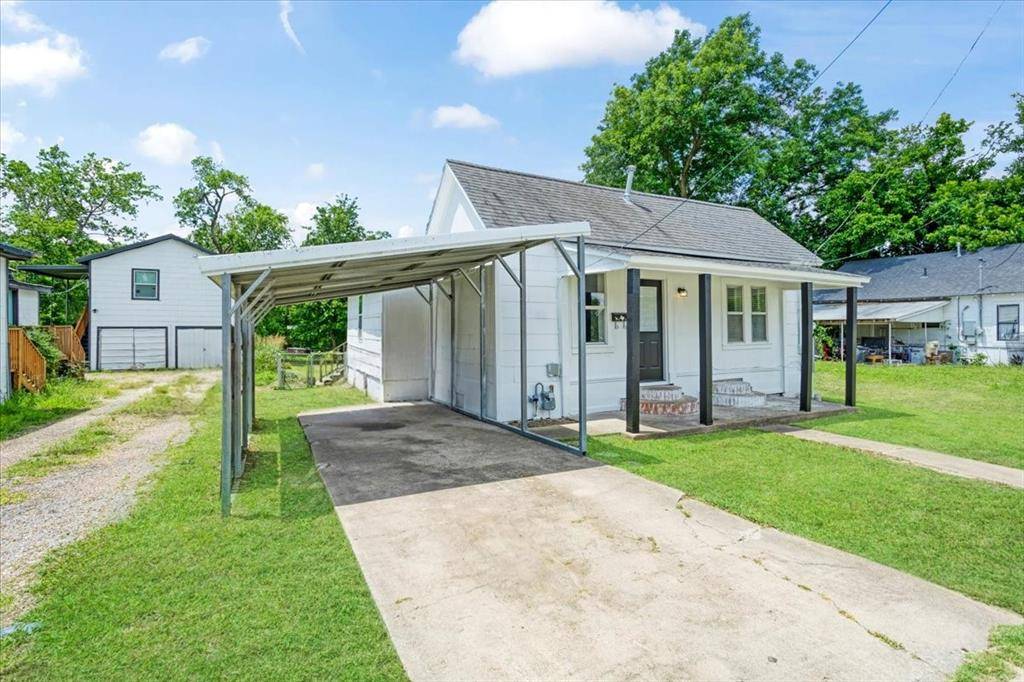 715 W Sam Rayburn Drive, Bonham, TX 75418