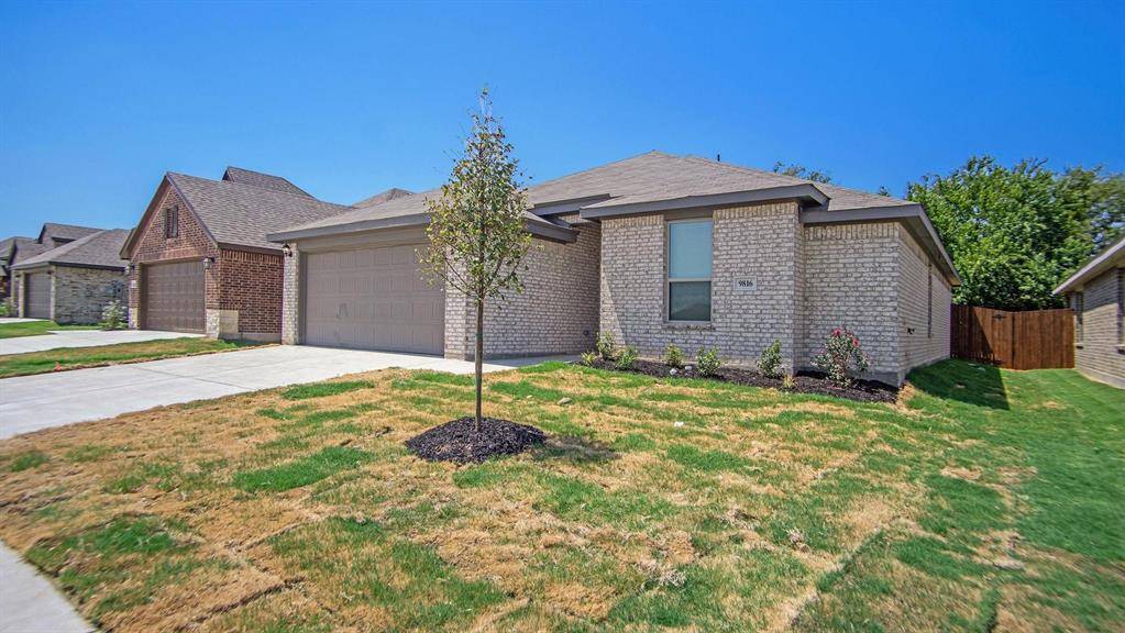 9816 Mescalbean Boulevard, Fort Worth, TX 76036