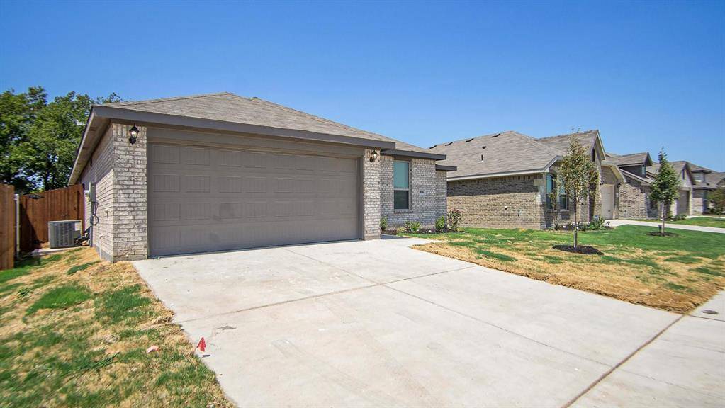 9816 Mescalbean Boulevard, Fort Worth, TX 76036