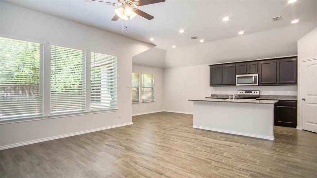 9816 Mescalbean Boulevard, Fort Worth, TX 76036