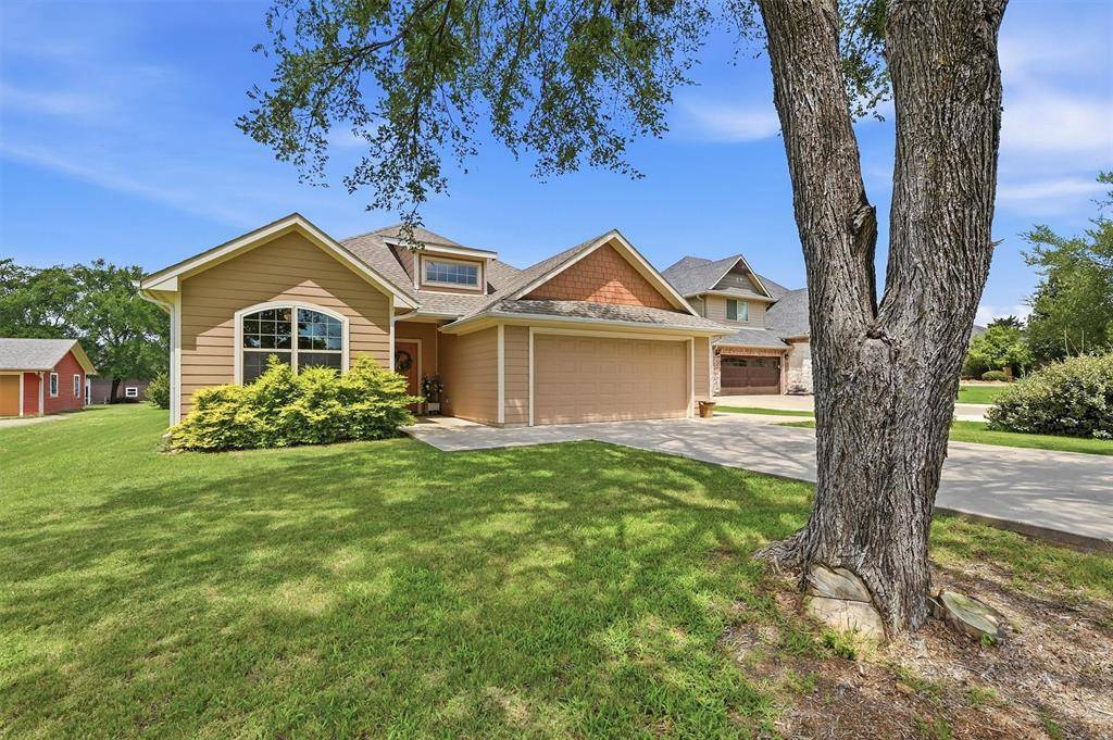 114 Sequoya Drive, Lake Kiowa, TX 76240