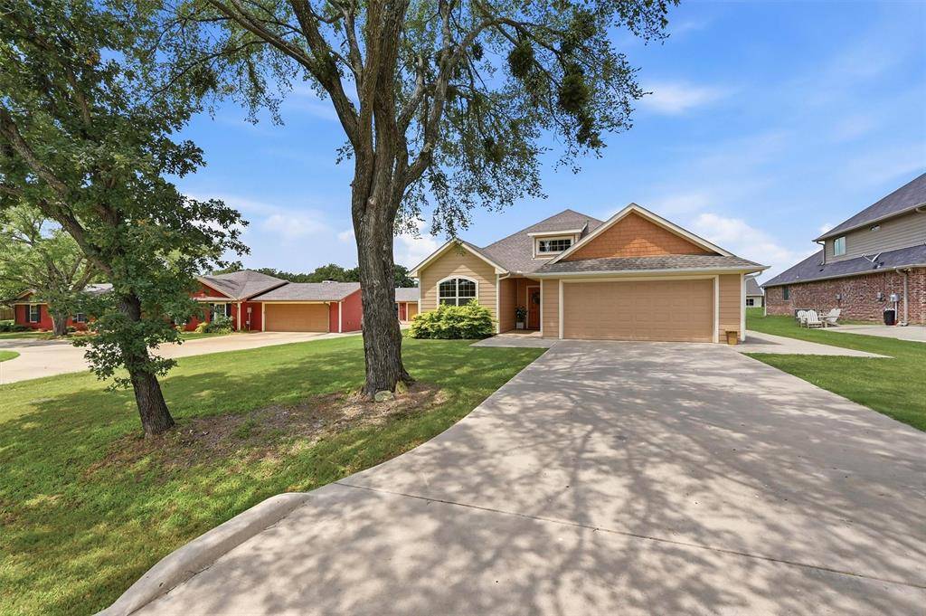 114 Sequoya Drive, Lake Kiowa, TX 76240