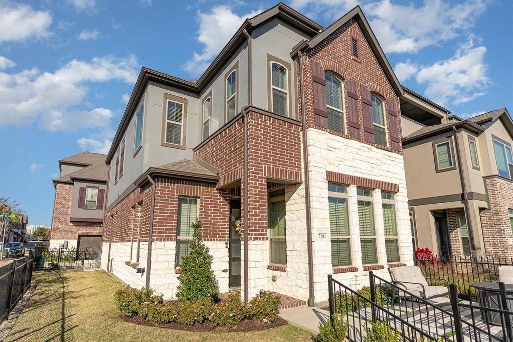 7104 Amber Grove Court, Dallas, TX 75231