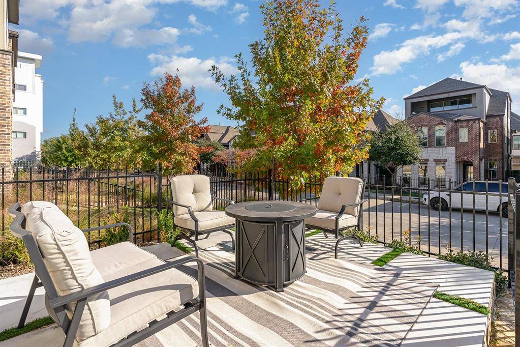 7104 Amber Grove Court, Dallas, TX 75231