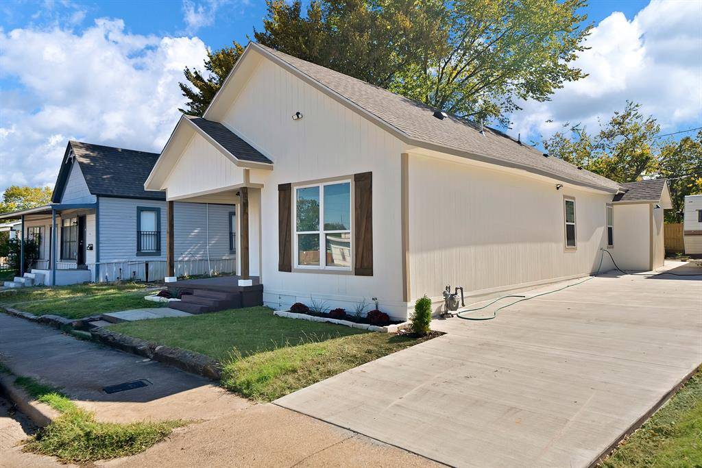 1130 E Hattie Street, Fort Worth, TX 76104
