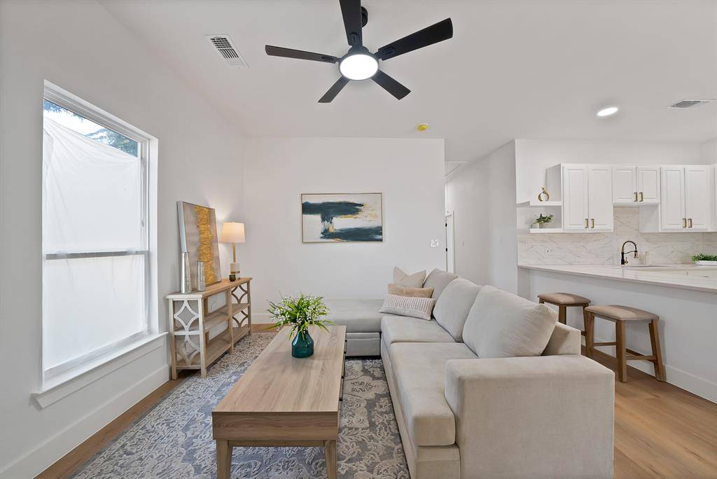 1130 E Hattie Street, Fort Worth, TX 76104