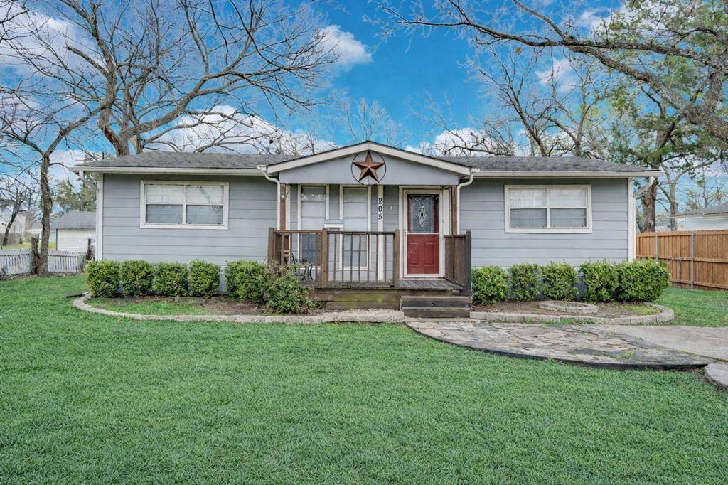 205 W Latimer Street, Ennis, TX 75119