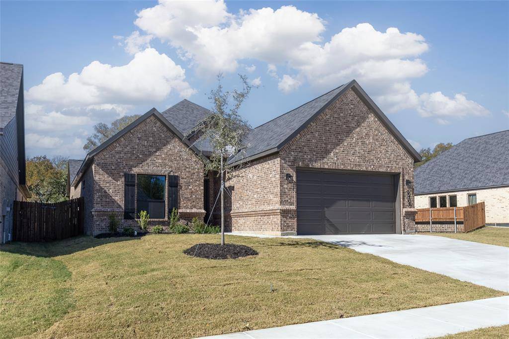 903 Boston Lane, River Oaks, TX 76114