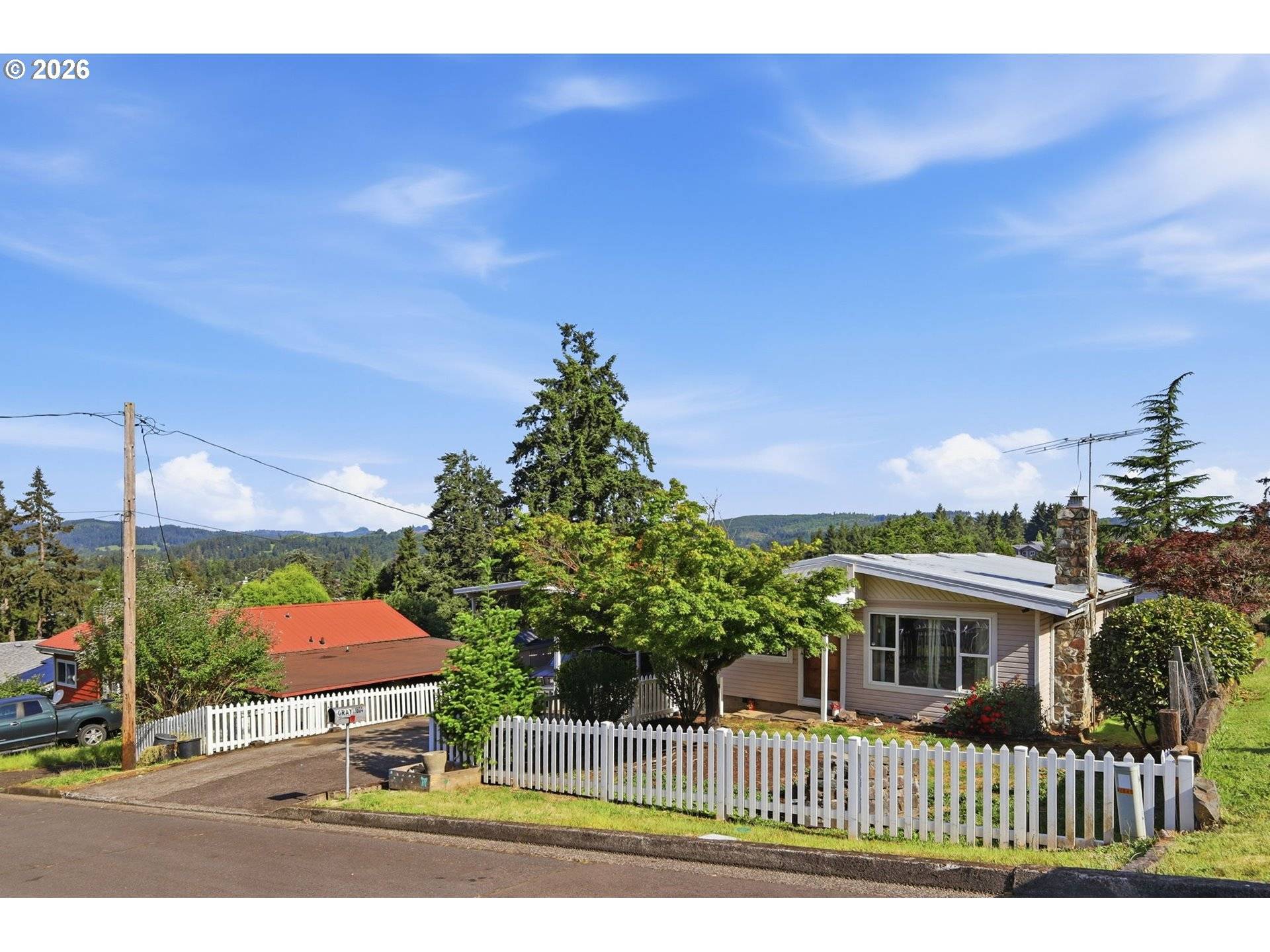 1604 E TAYLOR AVE, Cottage Grove, OR 97424