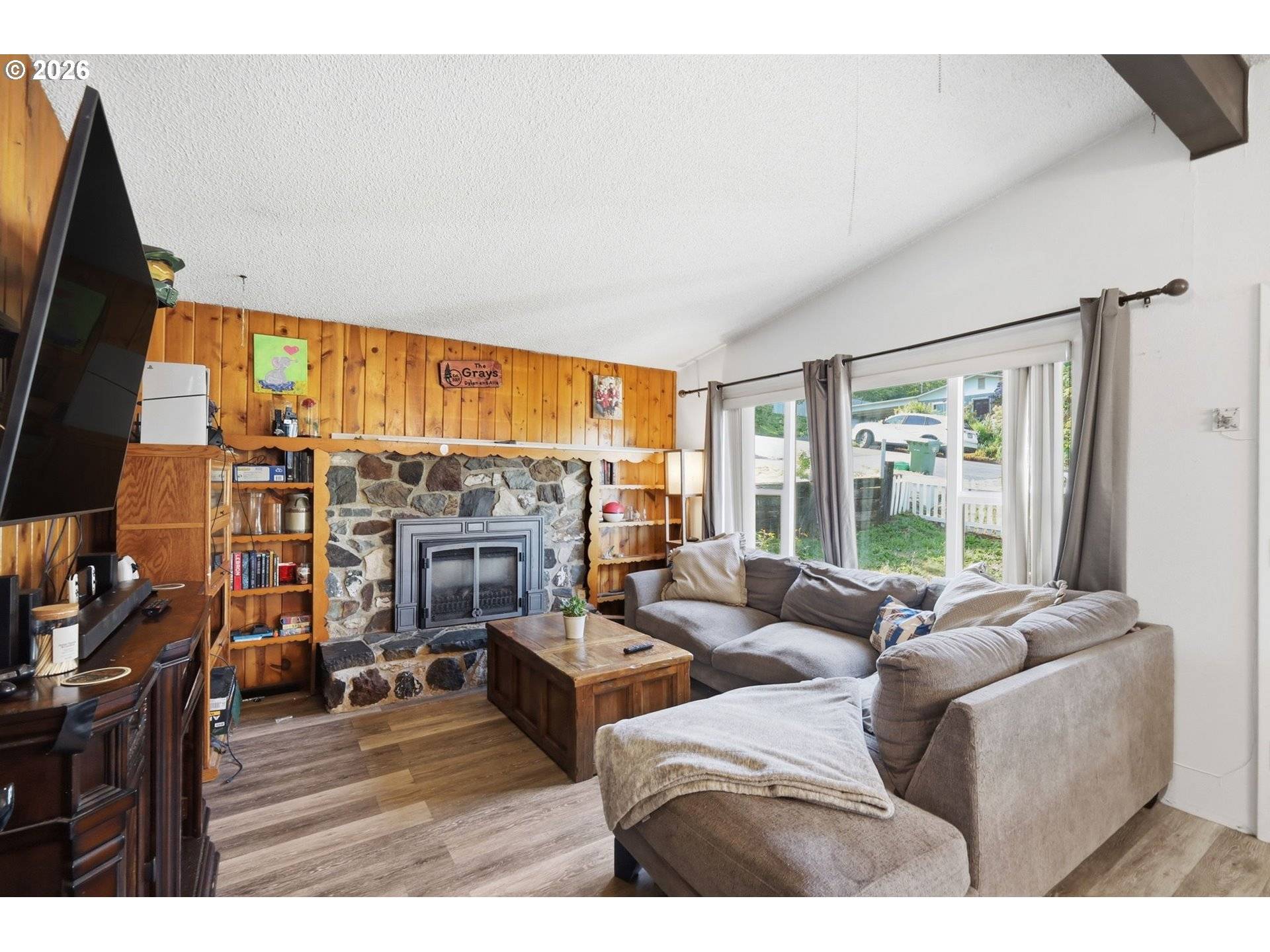 1604 E TAYLOR AVE, Cottage Grove, OR 97424
