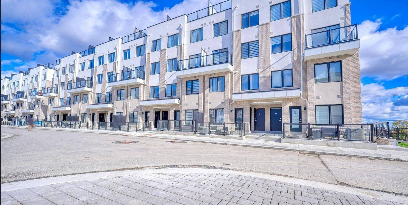 1695 Dersan ST #327, Pickering, ON L1X 0S9