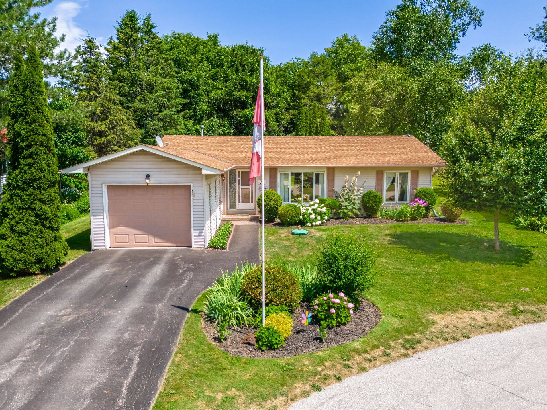 3 Pineview CT, New Tecumseth, ON L0G 1W0