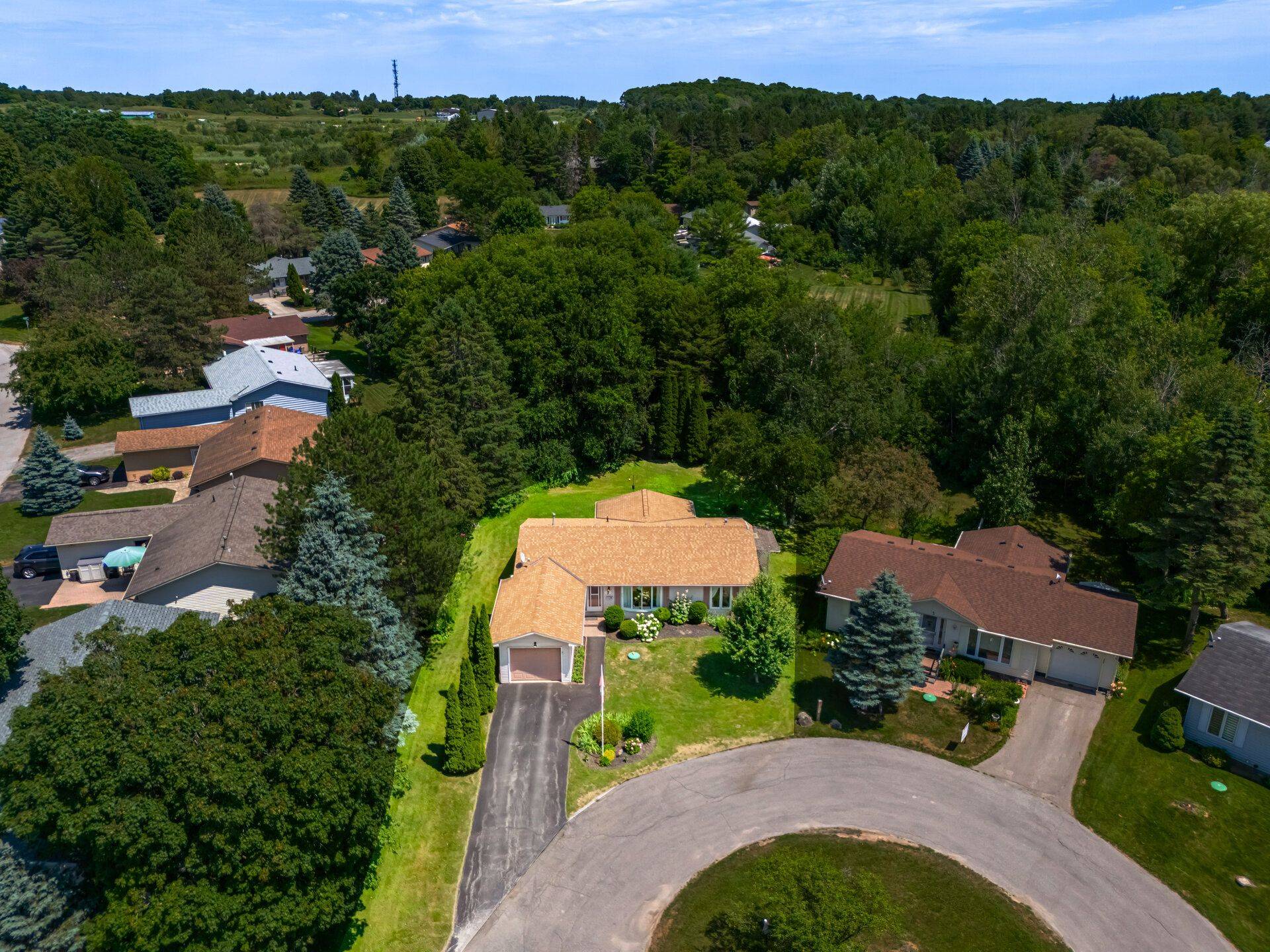 3 Pineview CT, New Tecumseth, ON L0G 1W0