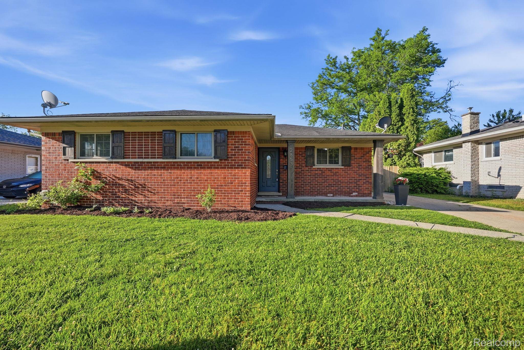 28531 Sunnydale ST, Livonia, MI 48154