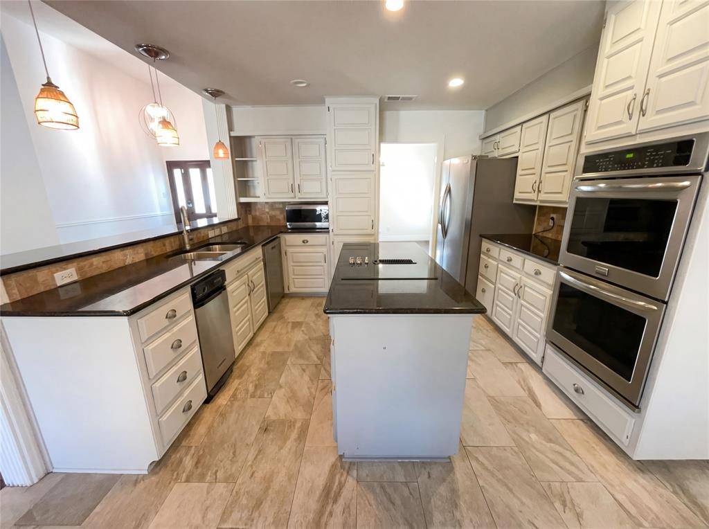 401 Kenshire Drive, Benbrook, TX 76126