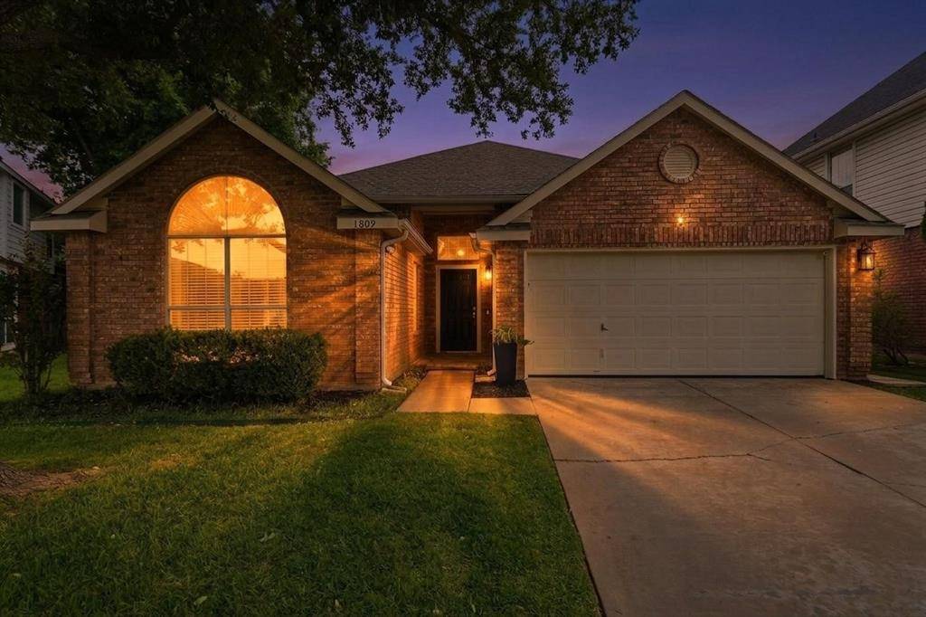 1809 Armstrong Drive, Flower Mound, TX 75028