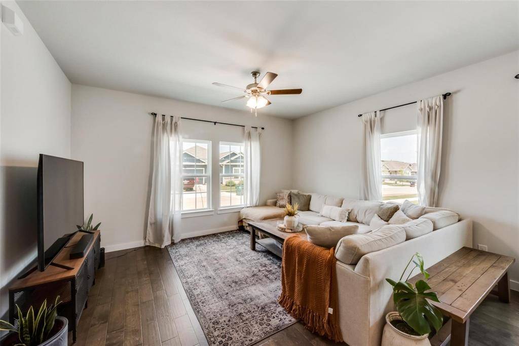 2204 Paxton Way, Denton, TX 76209