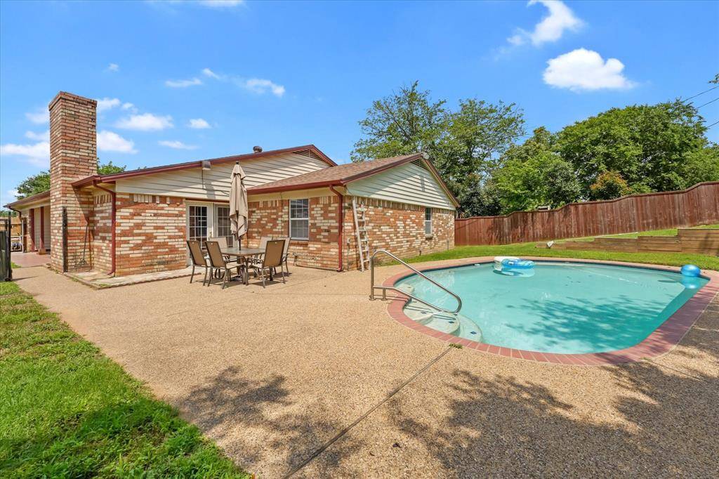 1926 Creek Wood Court, Irving, TX 75060