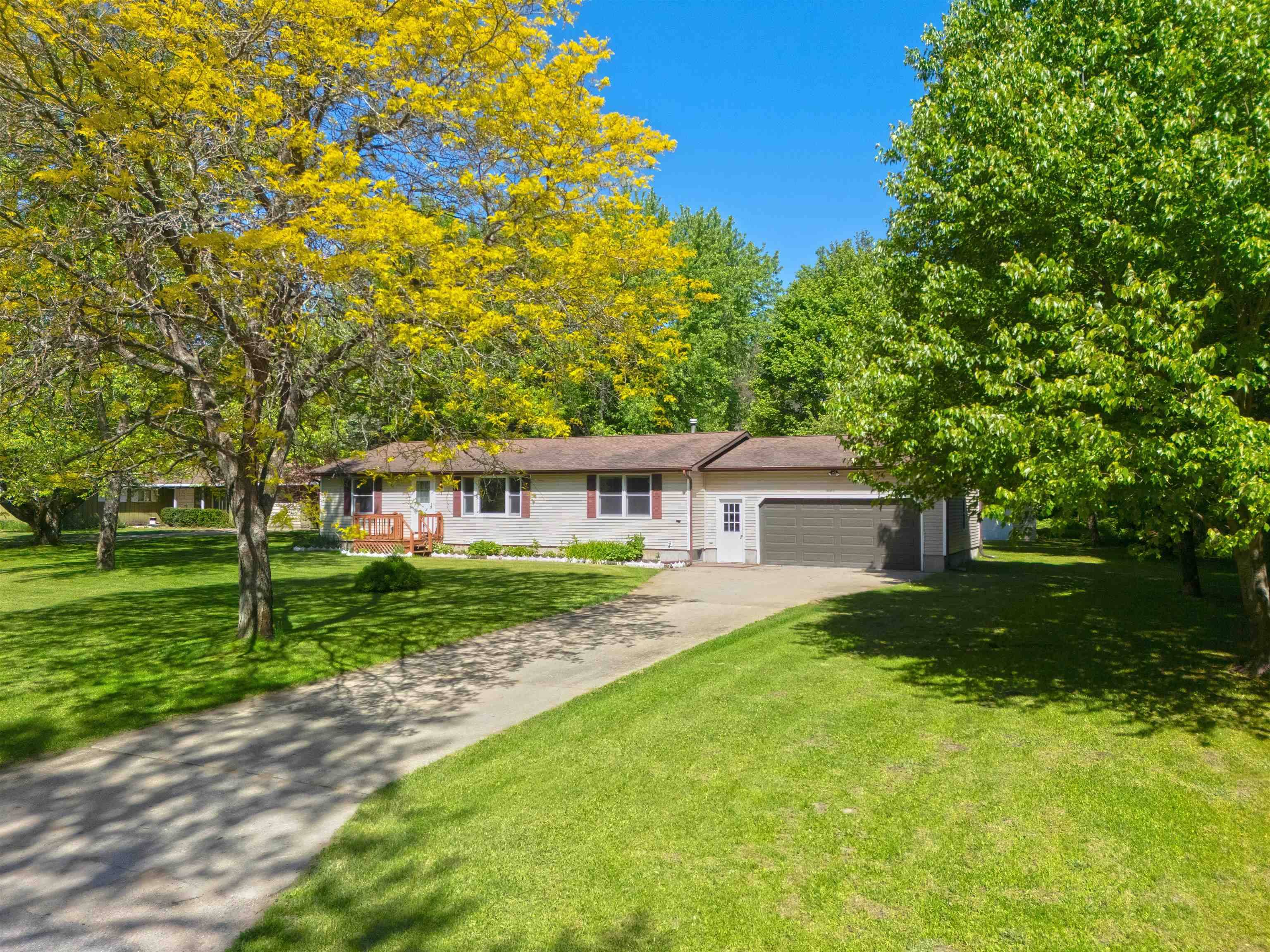 4225 Benson RD, Cherry Grove Twp, MI 49601