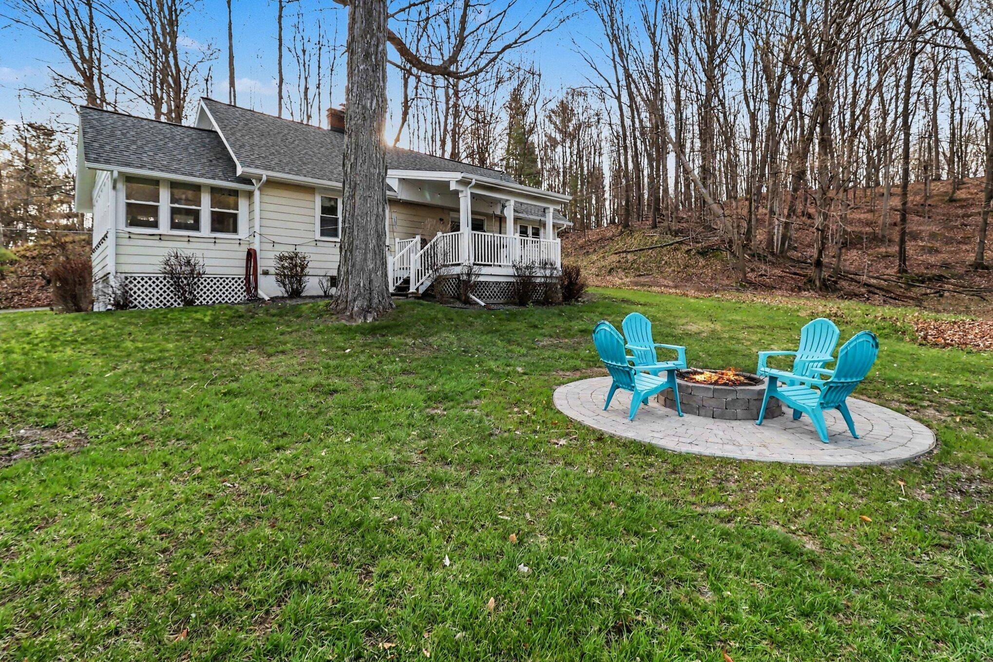5989 Barnhart RD, Hamlin Twp, MI 49431