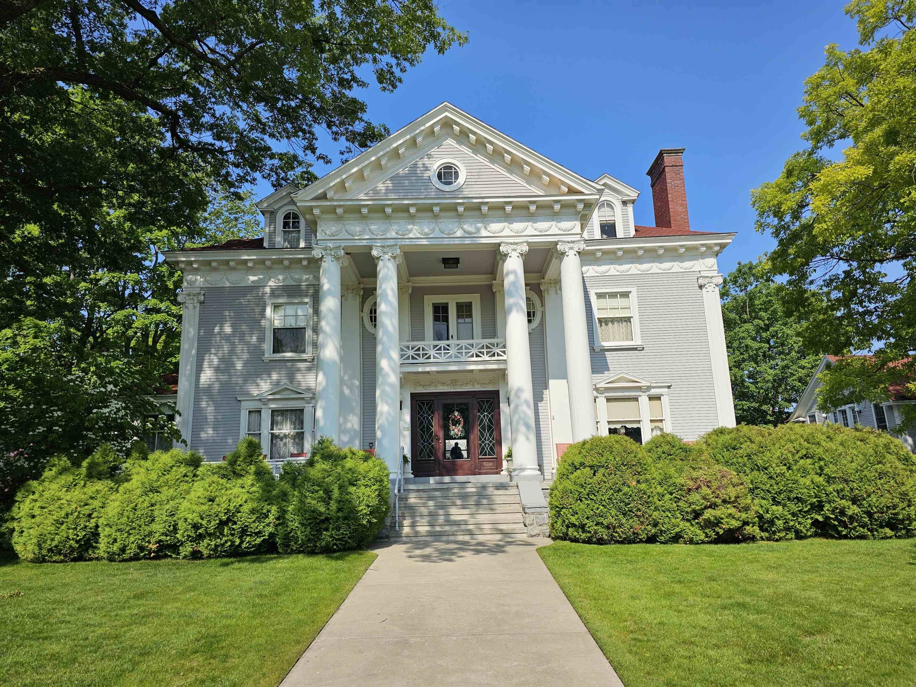 230 Wellington, Traverse City, MI 49686