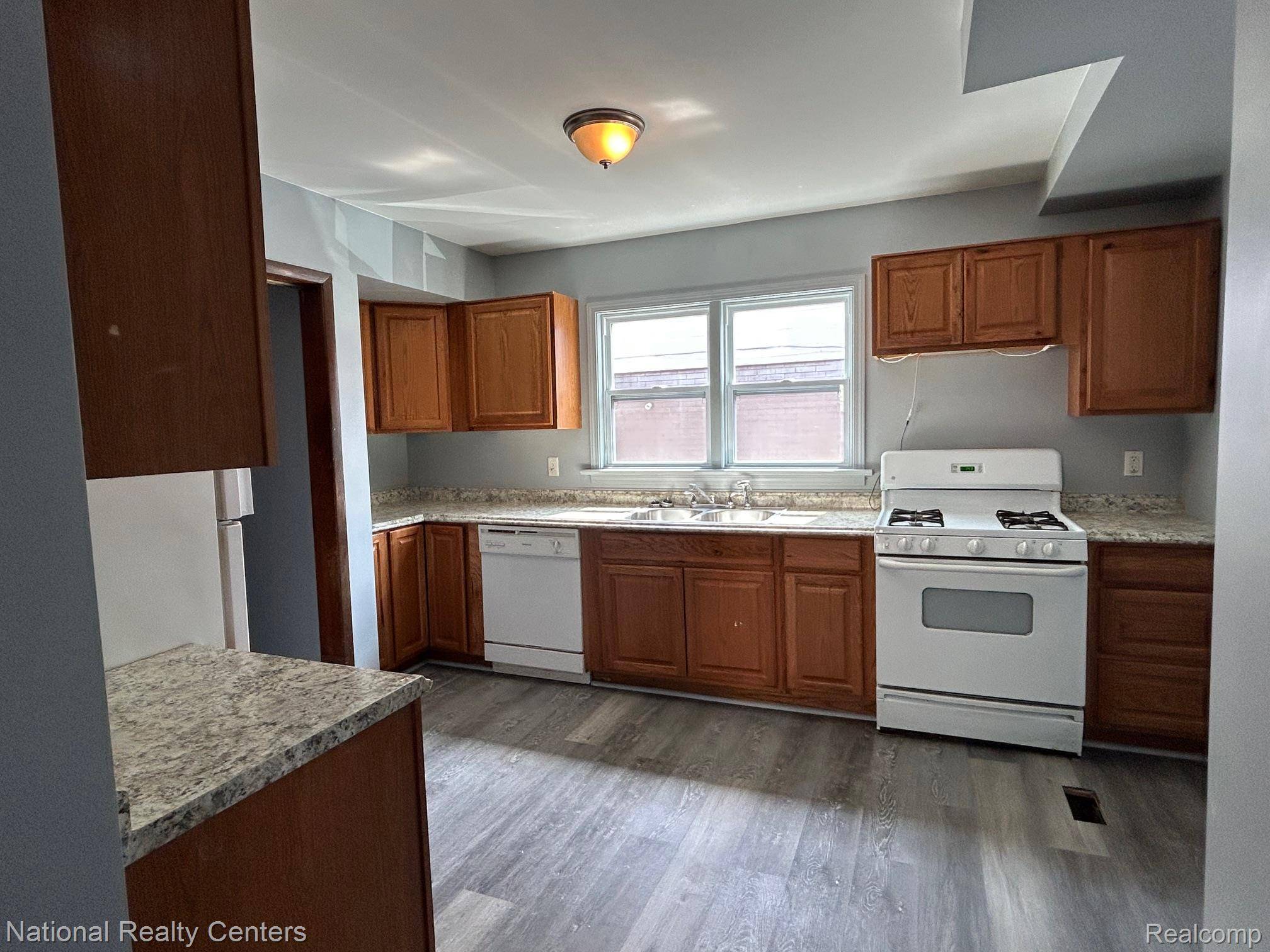 27626 BRETTONWOODS ST, Madison Heights, MI 48071