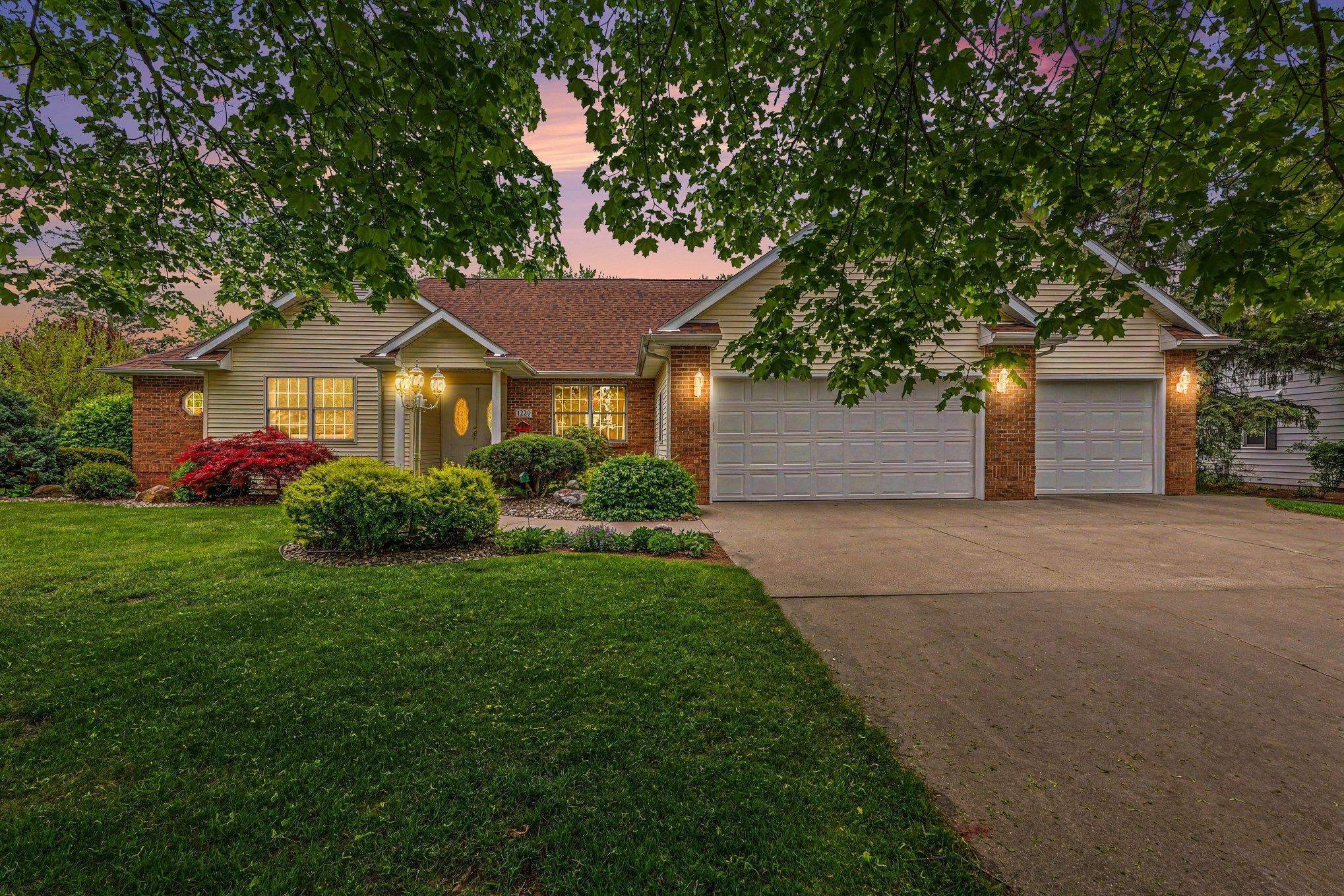 1220 Glenwood DR, Pleasant, MI 48858