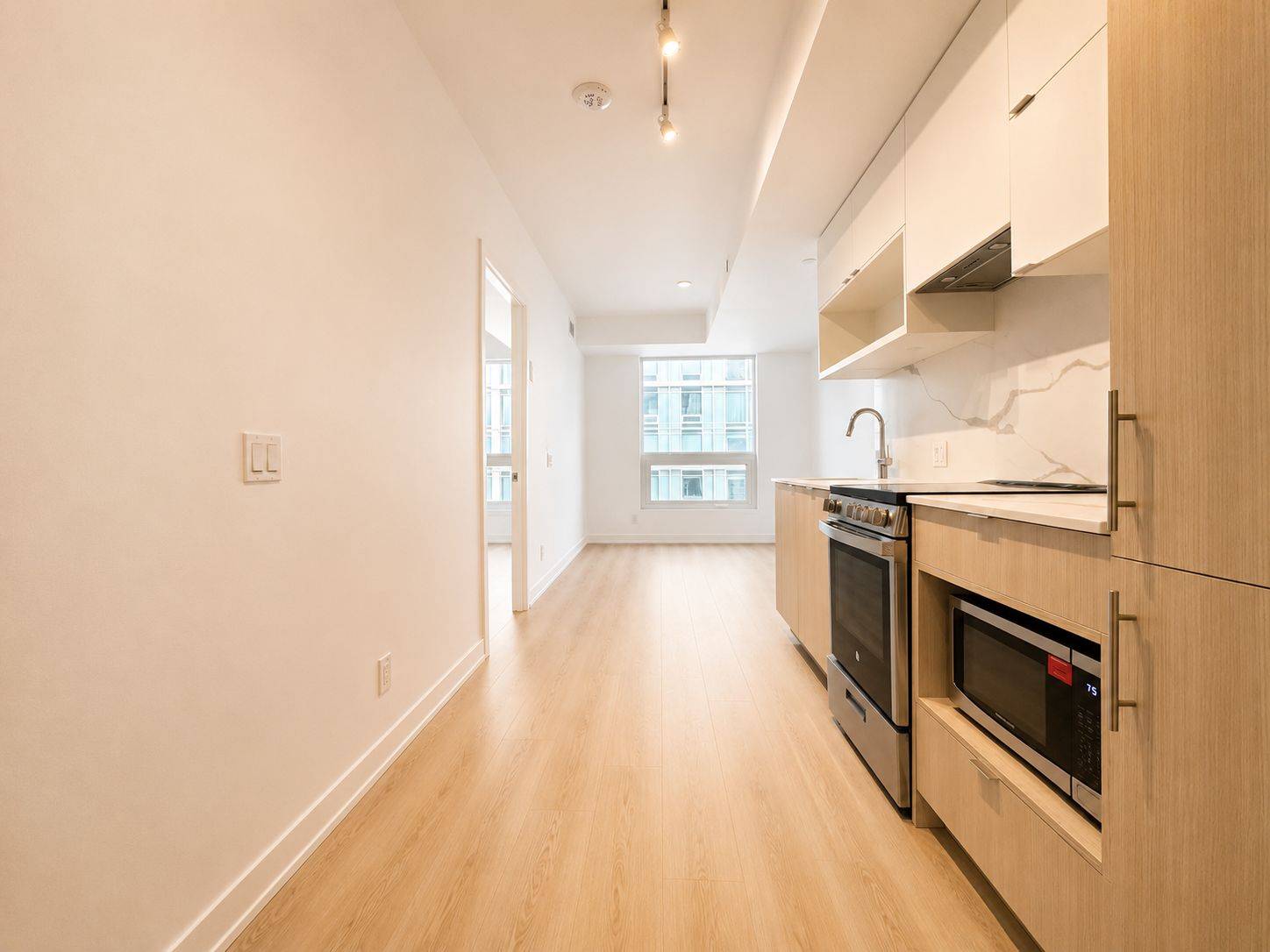 100 Queen ST E #3607, Toronto C08, ON M5C 0B5