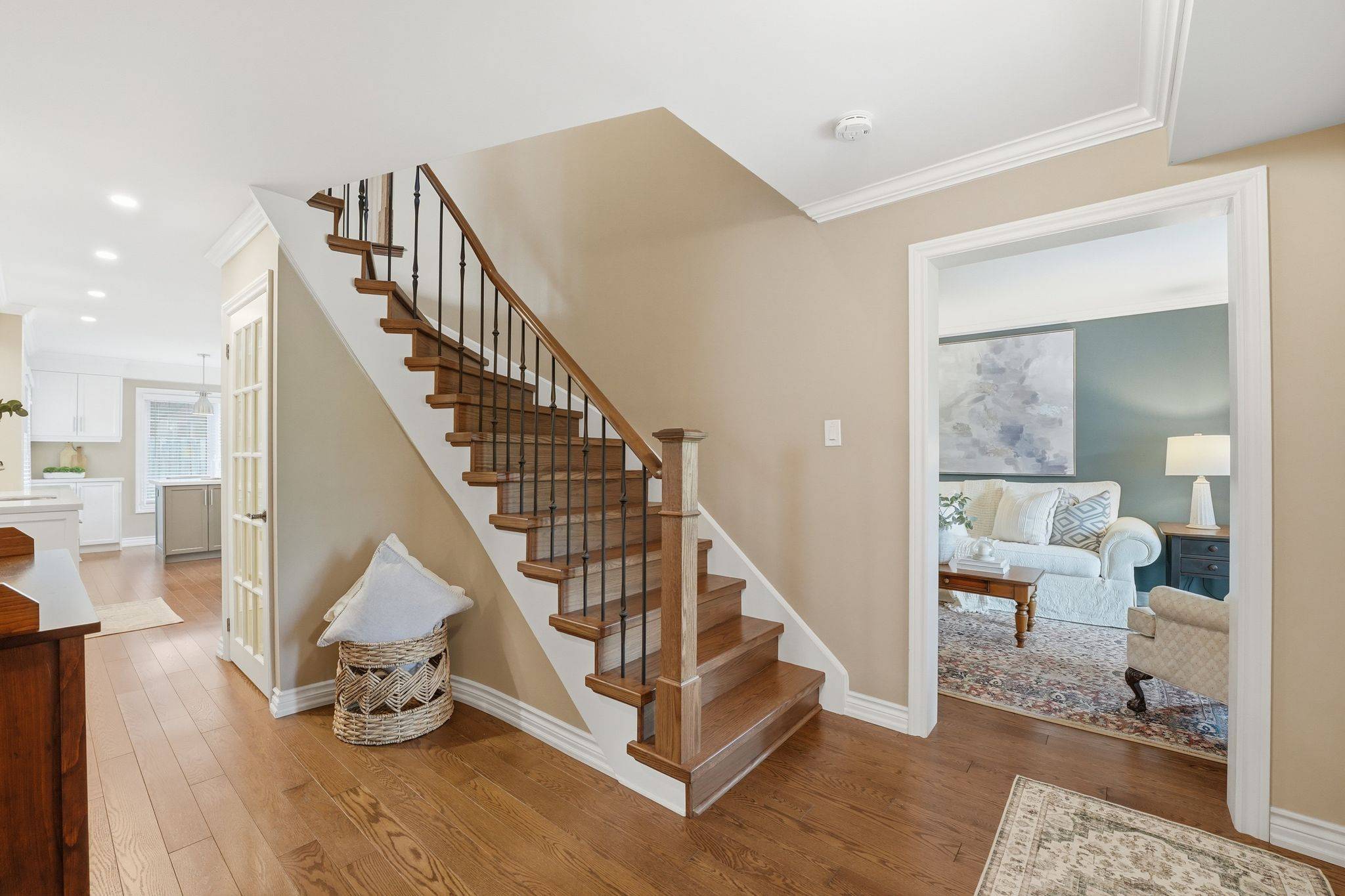 40 Moffat CRES, Aurora, ON L4G 4Z9