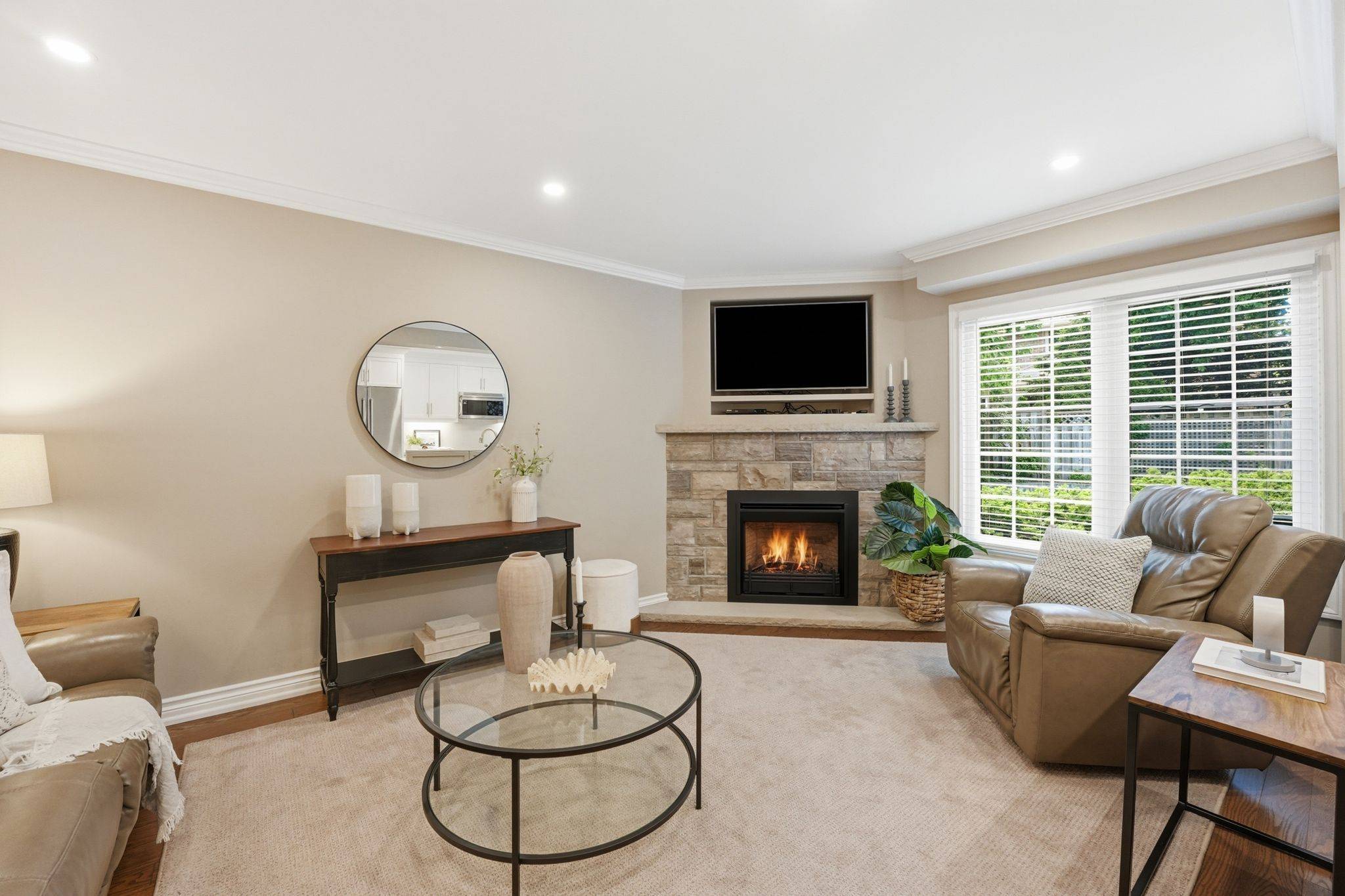 40 Moffat CRES, Aurora, ON L4G 4Z9