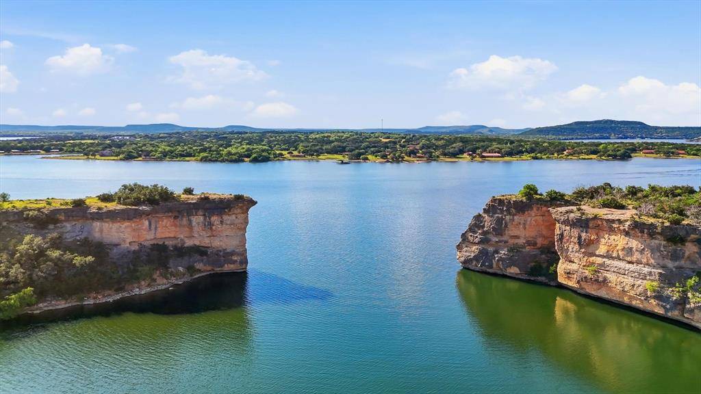 7085 W Hells Gate Drive, Possum Kingdom Lake, TX 76475