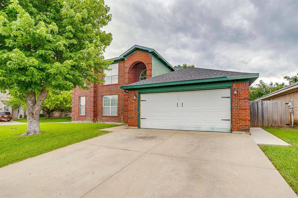 8601 Garden Springs Drive, Fort Worth, TX 76123