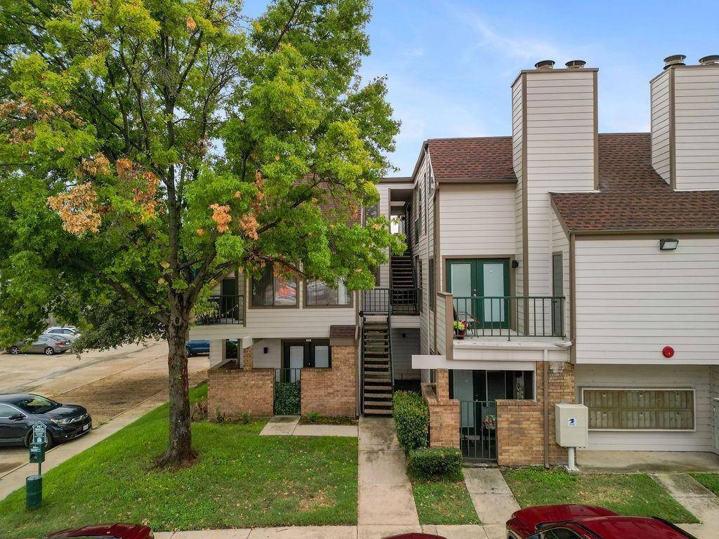 2300 Bamboo Drive #N211, Arlington, TX 76006