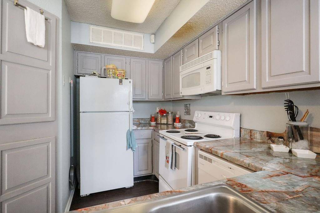 2300 Bamboo Drive #N211, Arlington, TX 76006
